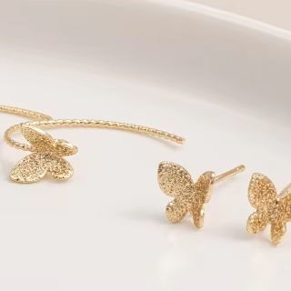 Embroidery Gold - ตะขอเกี่ยวต่างหูแบบปักลายผีเสื้อทราย ชุบทอง 14K พร้อมเข็มเงินแท้ 925 จำนวน