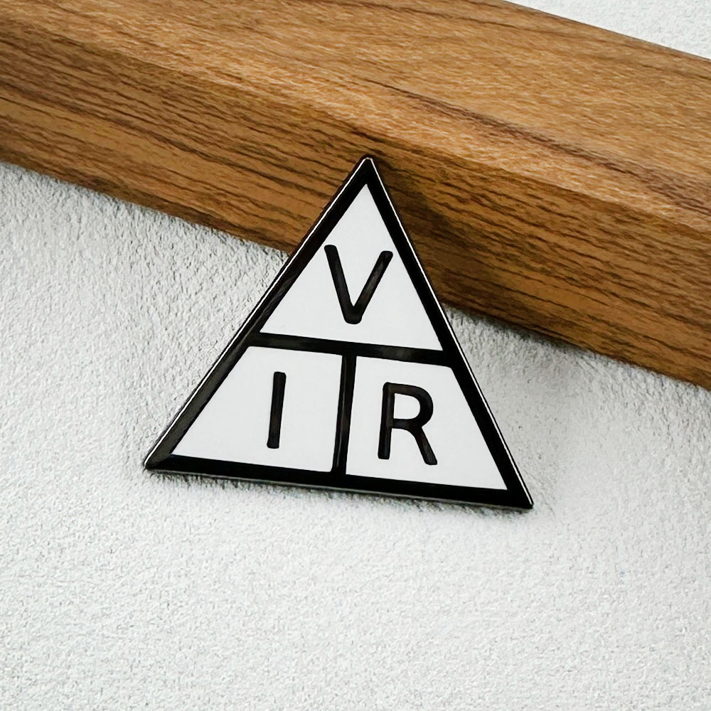 Embroidery Initials - เข็มกลัดรูปสามเหลี่ยมกฎของโอห์ม วิทยาศาสตร์ฟิสิกส์ แรงดันไฟฟ้า กระแสไฟฟ้า ความต้านทาน สูตร