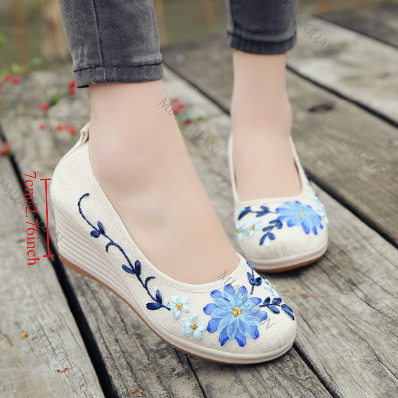 Embroidery Shoes - รองเท้าส้นเตารีดปักลายสำหรับผู้หญิง รองเท้าส้นสูงแฟชั่นประดับโบว์ รองเท้าส้นสูงสไตล์วินเทจลายชาติพันธุ์สำหรับผู้หญิง