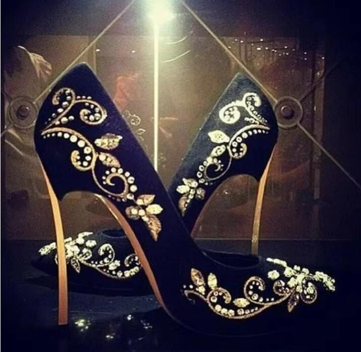 Embroidery Gold - Bling Rhinestone ทองเงินดอกไม้เย็บปักถักร้อยใบมีดส้นปั๊มโลหะรองเท้าส้นสูงคริสตัลหนังนิ่มสีดํา Pointed Toe รองเท้าผู้หญิง