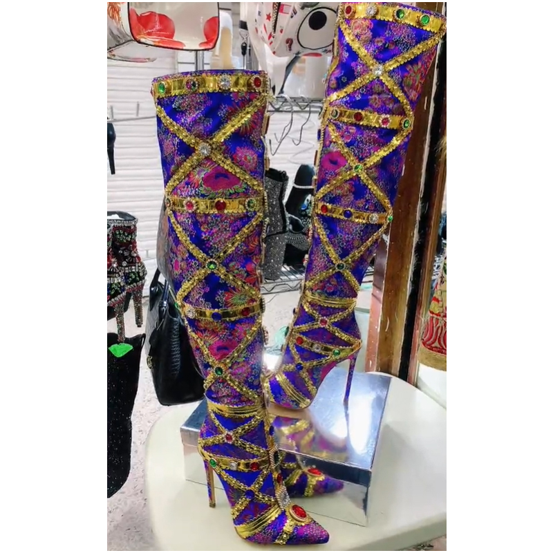 Embroidery Gold - รองเท้าบูทส้นเข็มประดับเพชรหลากสี แต่งขอบทอง รุ่นปี 2026 ปลายแหลม รองเท้าบูทยาวถึงเข่า