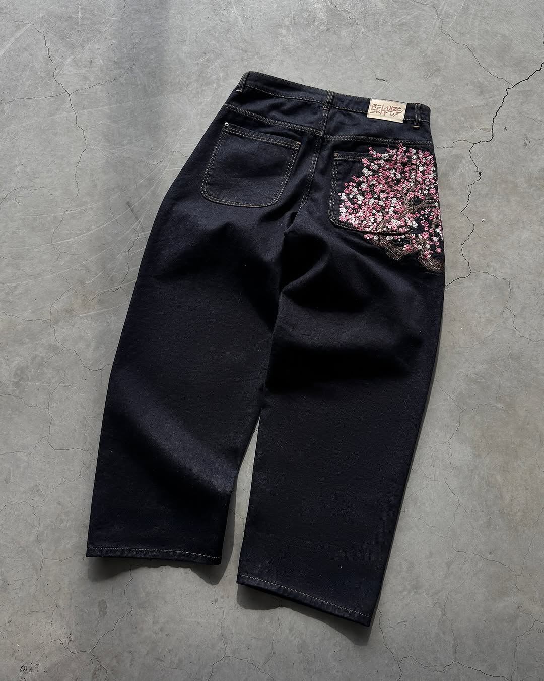 Embroidery Jeans Sakura - กางเกงยีนส์ผู้ชายลายปักซากุระ ทรงสลิมตรง สีอ่อน ผ้ายืด ผ้าฝ้าย สไตล์ลำลอง
