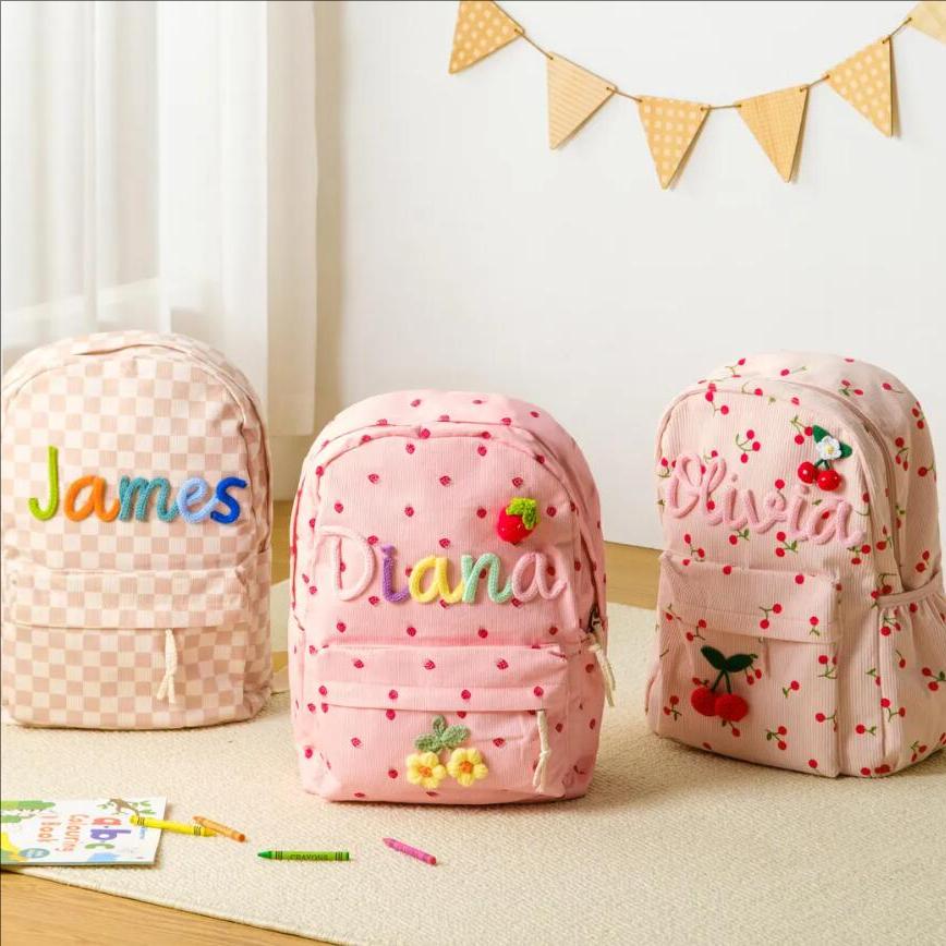 Embroidery Name Designs - CUSTOM กระเป๋าเป้สะพายหลังน่ารักสําหรับเด็ก 2025 การออกแบบที่ไม่ซ้ํากันหลากสีตกแต่งกระเป๋าเดินทางปีนเขาของขวัญส่วนบุคคลชื่อสําหรับเด็ก