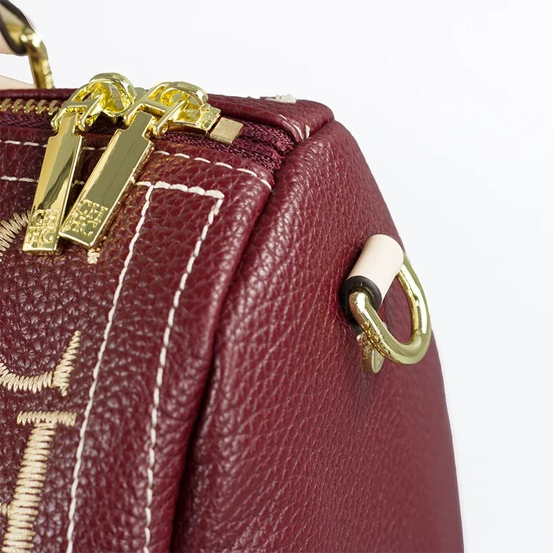 กระเป๋าถือ CH Embroidery Lette - Embroidery Gold บทวิจารณ์และราคา