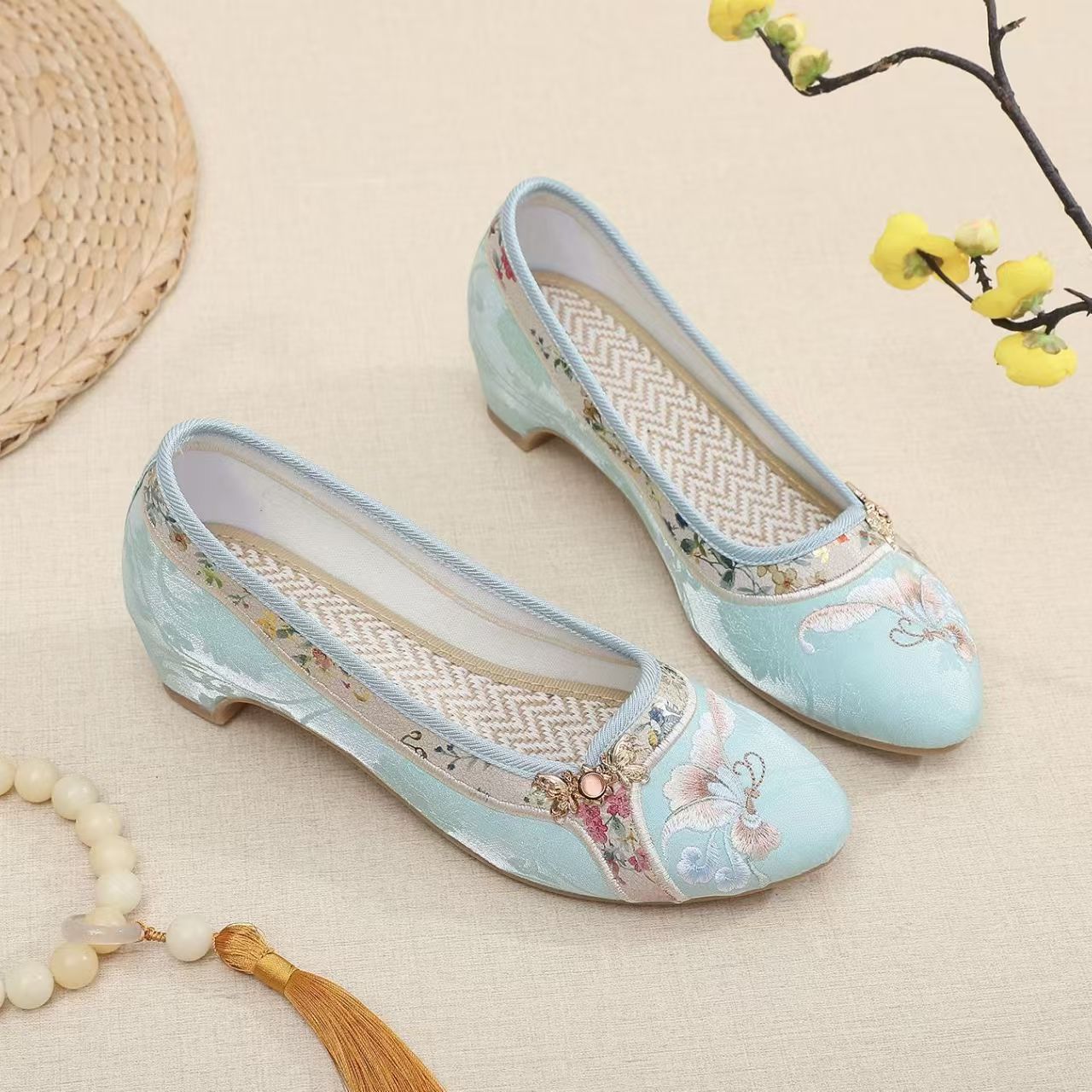 รองเท้าสตรีส้นเตี้ยปักลายกี่เพ - Embroidery Style บทวิจารณ์และราคา