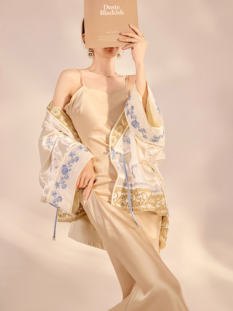 เสื้อแจ็คเก็ตผู้หญิงทรงหลวมหรู - Embroidery Knit บทวิจารณ์และราคา