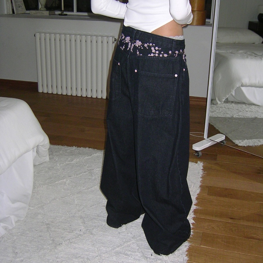 กางเกงยีนส์ขาบานเอวสูงปักลายซา - Embroidery Jeans Sakura บทวิจารณ์และราคา