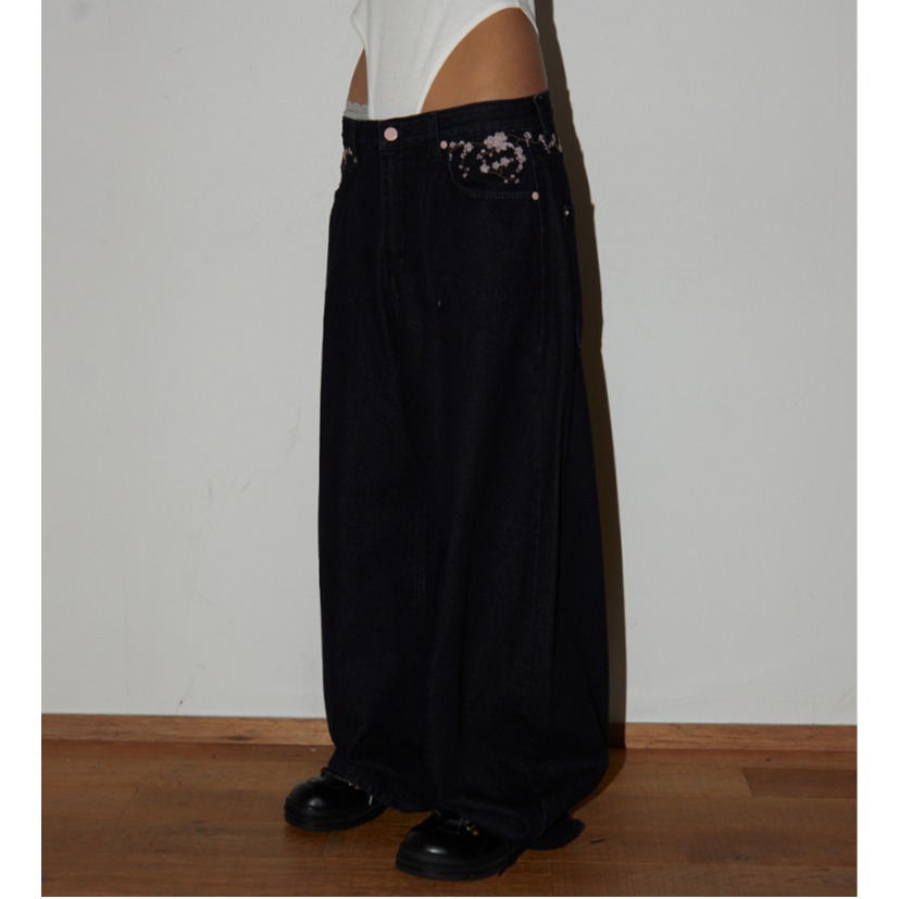 กางเกงยีนส์ขาบานเอวสูงปักลายซา - Embroidery Jeans Sakura บทวิจารณ์และราคา