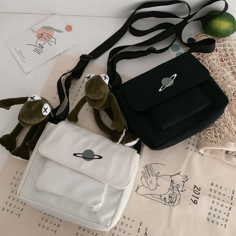 Casual Collage นักเรียน Messen - Embroidery Font บทวิจารณ์และราคา
