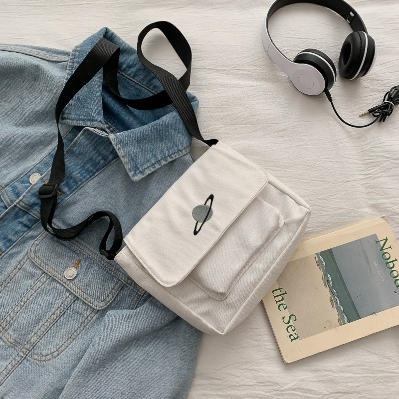 Casual Collage นักเรียน Messen - Embroidery Font บทวิจารณ์และราคา