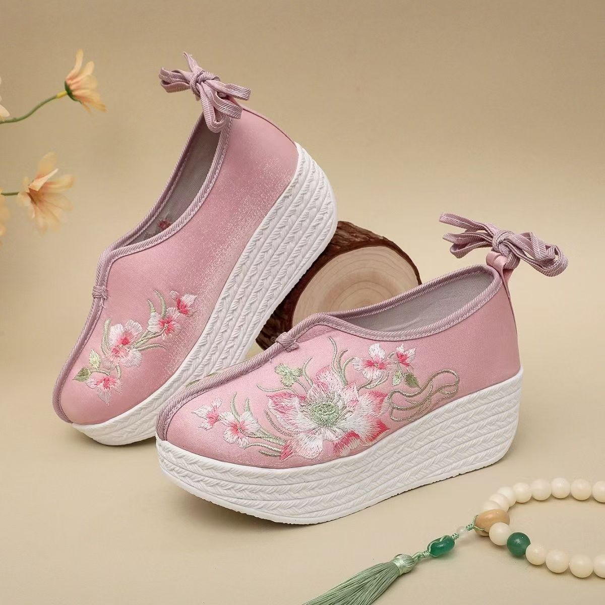 รองเท้าส้นเตารีดสไตล์ชาติพันธุ - Embroidery Style บทวิจารณ์และราคา