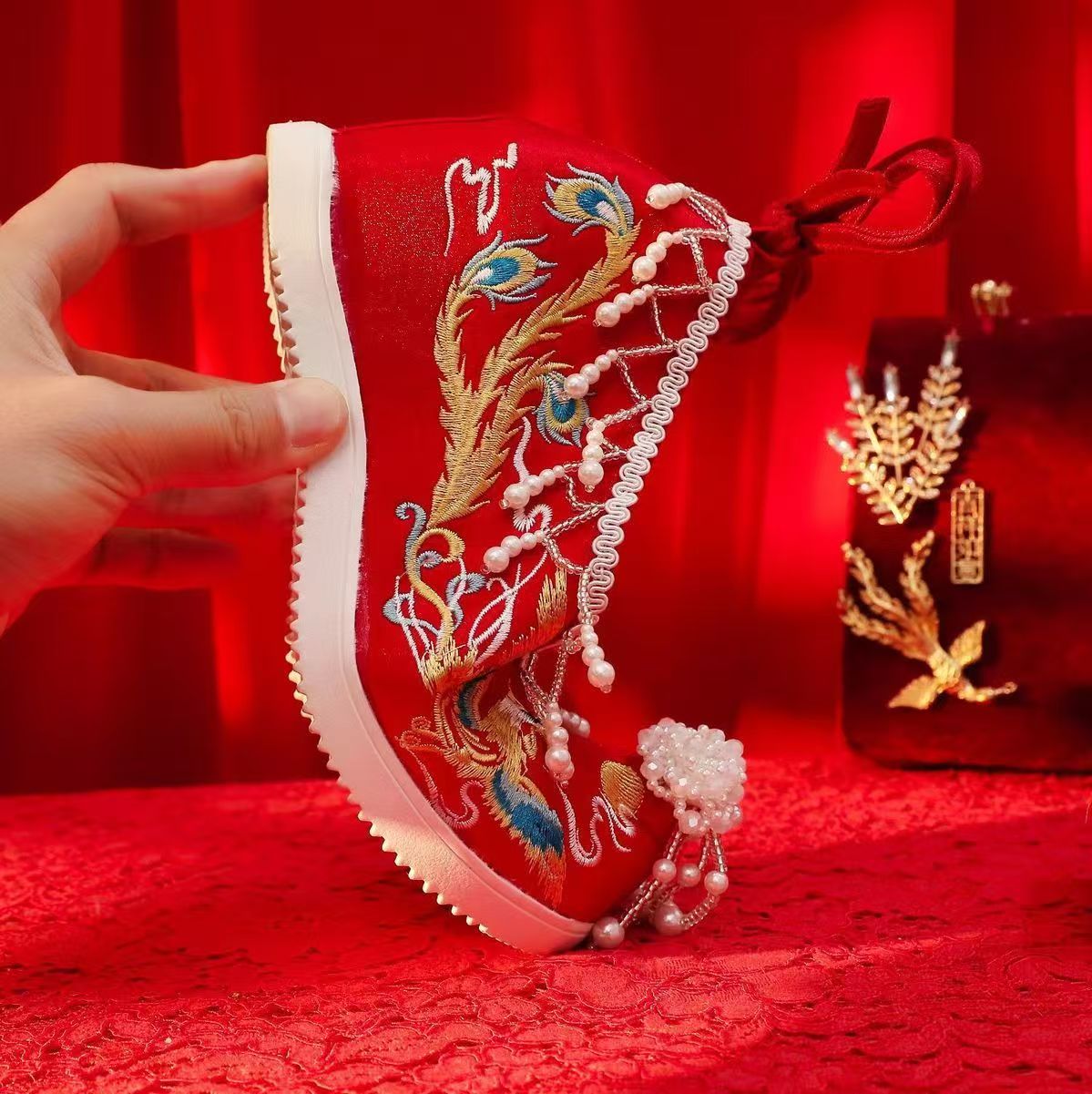 รองเท้าแต่งงานผู้หญิงสีแดงปักล - Embroidery Style บทวิจารณ์และราคา