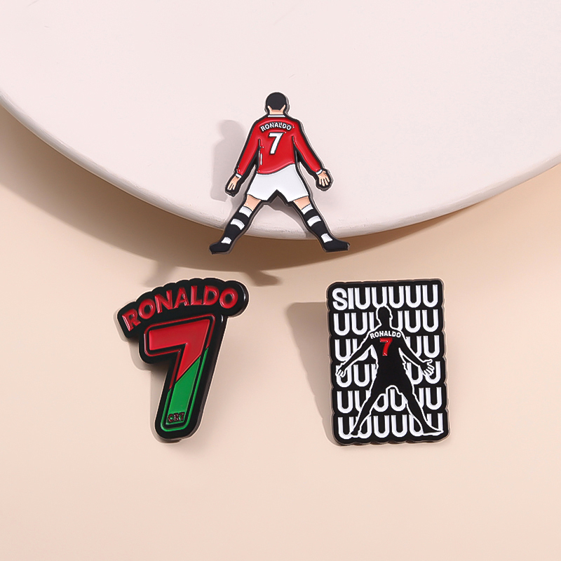 การ์ตูนฟุตบอลตัวอักษรเคลือบ Pi - Embroidery Initials บทวิจารณ์และราคา