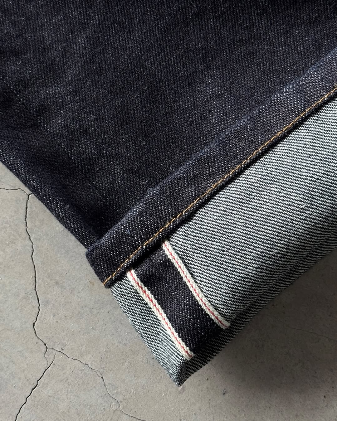 กางเกงยีนส์ผู้ชายลายปักซากุระ  - Embroidery Jeans Sakura บทวิจารณ์และราคา